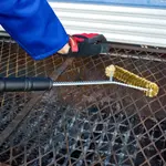 BRAAI BBQ THREE SIDE BRASS WIRE BRUSH 530MM HANDLE 21″ TCW - Image 2