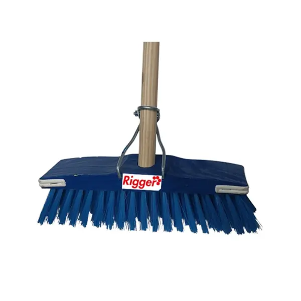 BROOM HOUSEHOLD DELUX FLAGGED C/W WOOD HNDL RIGGER